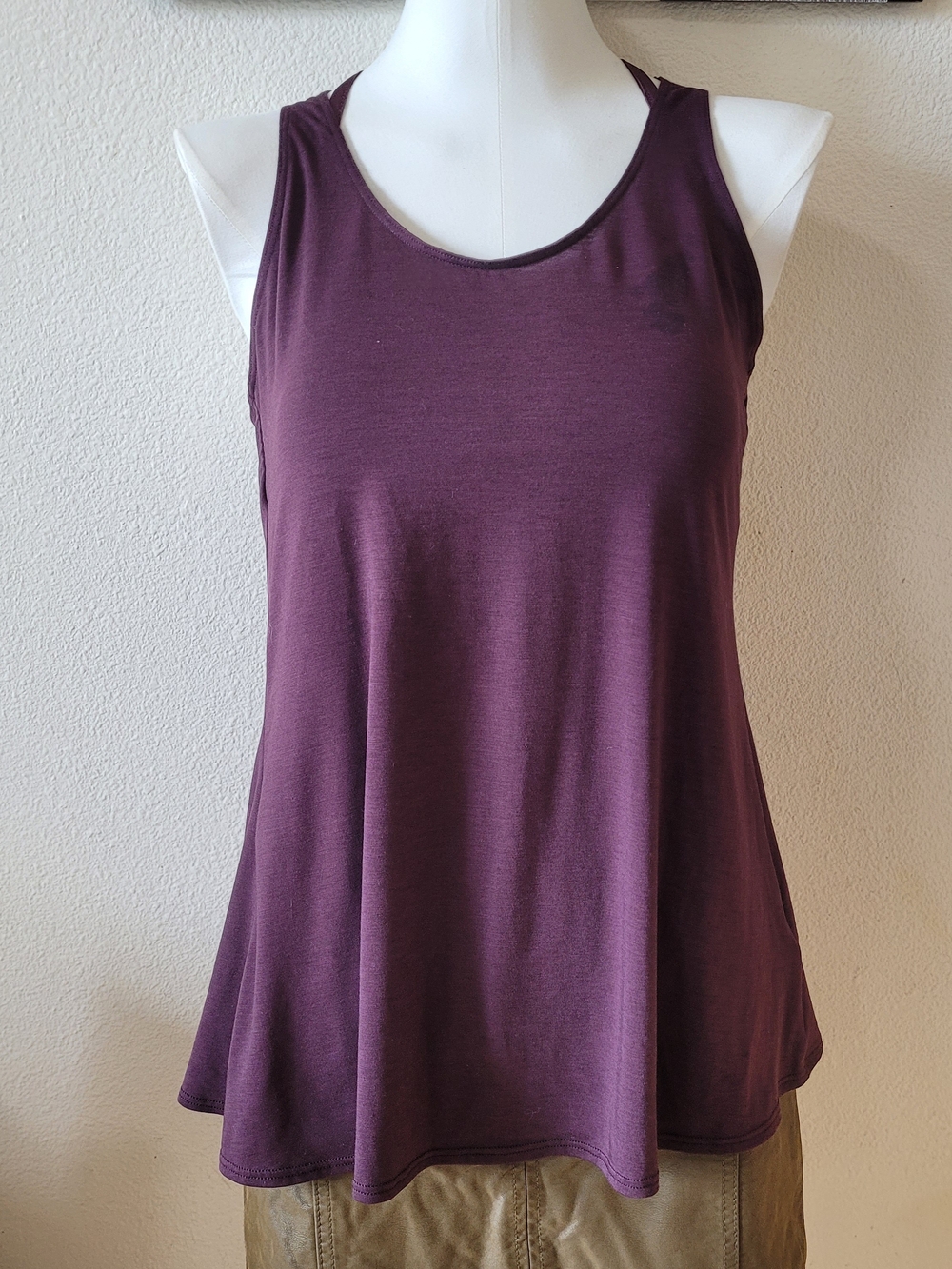 Athleta Sleeveless Swing Sports Bra/ Tank Top - Plum